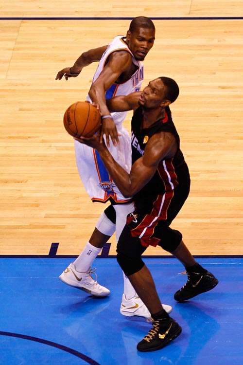 NBA五大坦克身材后卫，哈登喜变身肌像P图 威少胸肌如充气球