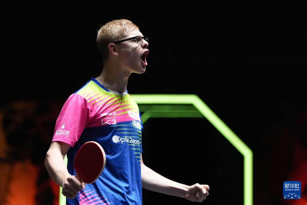 球员之间往 球员之间往