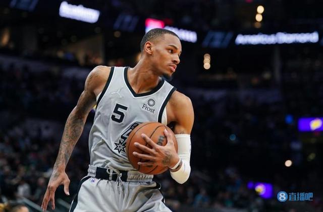 他的表现不 他的表现不